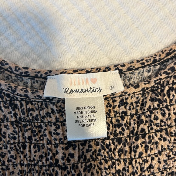 URBAN Romantics Leopard Cheetah Long Sleeve Peplum Top - Picture 2 of 2